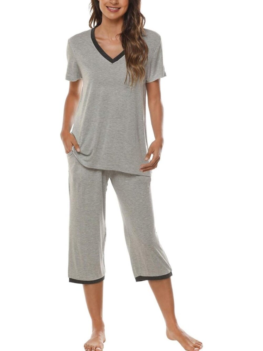 Cozy Women's Short Sleeve Pajama Set with Capri Pants & Pockets - Lightweight